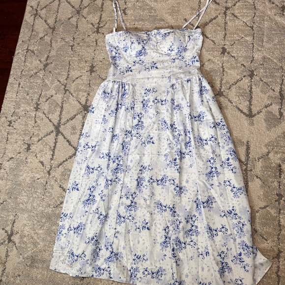 Stunning floral dress 🪻💫 - Picture 2 of 7